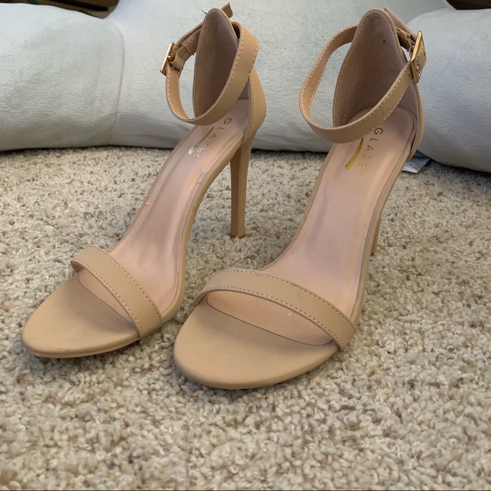 Sexy nude pumps size 6.5
